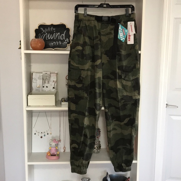 UNIONBAY Camo Cargo Jogger Pants - Picture 6 of 13